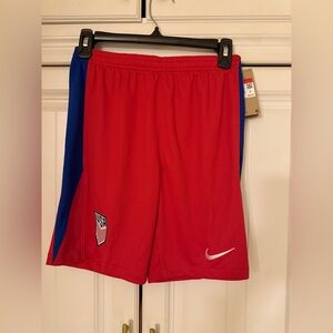 New w/tags boys NIKE red USA dri fit shorts Youth Large